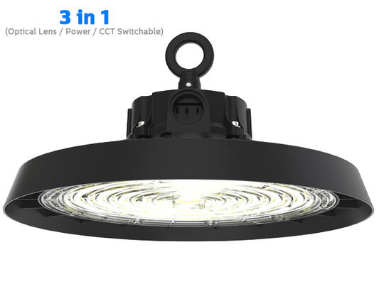 Projecteur industriel LED avec multiples options de contrôle, incluant un détecteur de mouvement 1-10V et un éclairage de secours, pour une utilisation industrielle flexible.