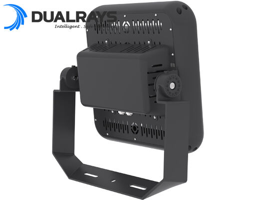 Projecteur sportif LED modulaire 150W pour remplacer un projecteur aux halogénures métalliques de 300W, avec une garantie de 7 ans et contrôle sans fil Zigbee intelligent