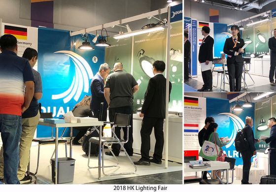 les projecteurs de 250W F4 la LED qu'extérieure folâtre la lumière élevée au sol de mât avec la D-marque SAA RCM de la CE EMC LVD RoHS ont énuméré